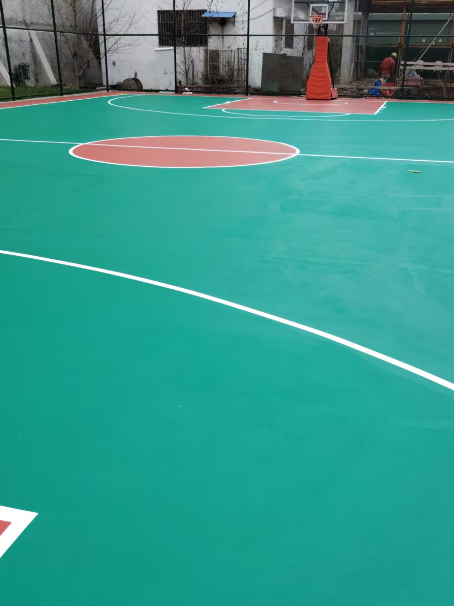 浉河 球场长期使用易出现地面开裂